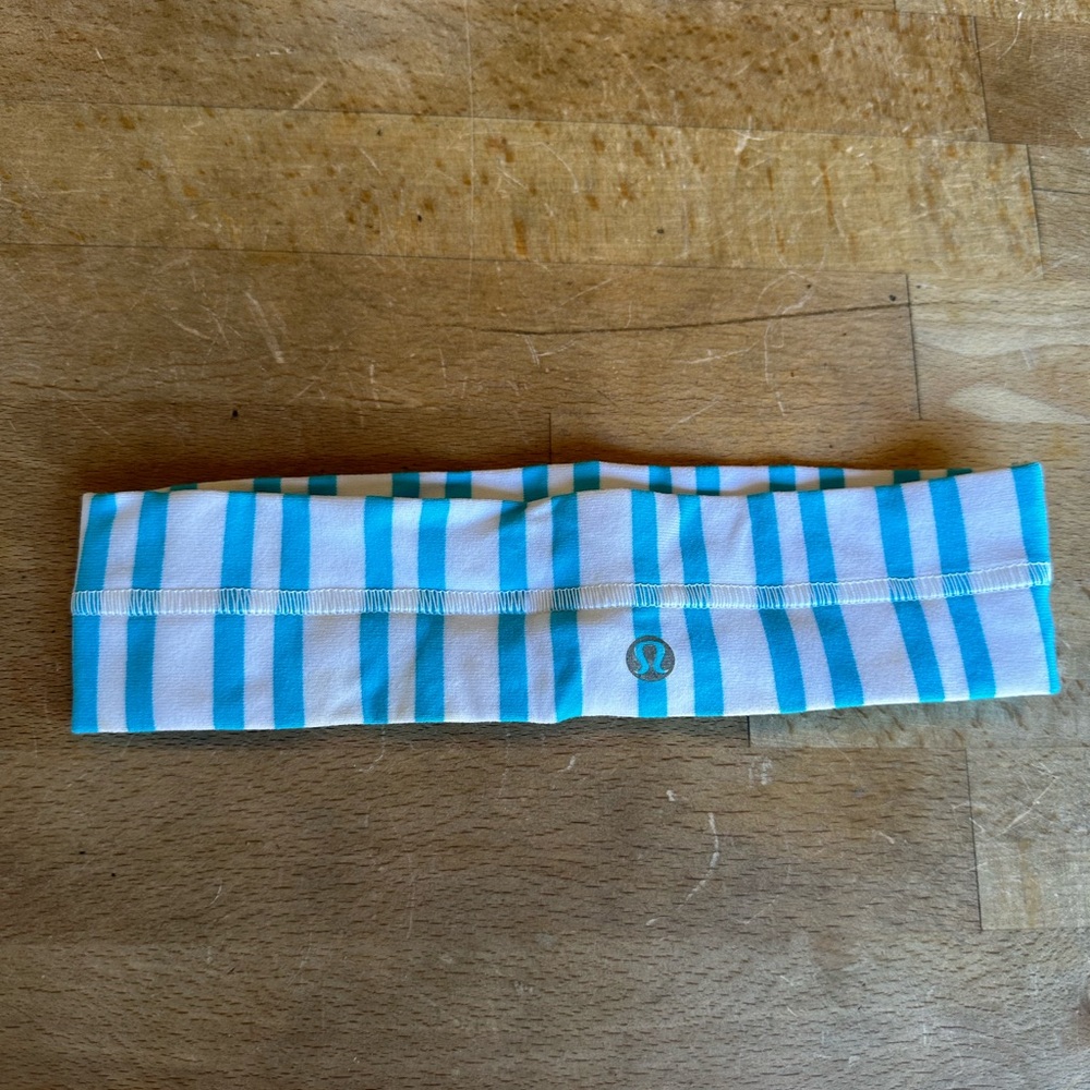 Lulu Lemon headband / one size / blue and white stripe